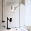 Lámpara Scantling pie de Marset. Lámparas modernas. Lámpara de interior.