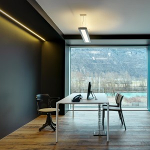 Mesa Nuur rectangular Arper. Mesas de diseño para oficinas y hogar.