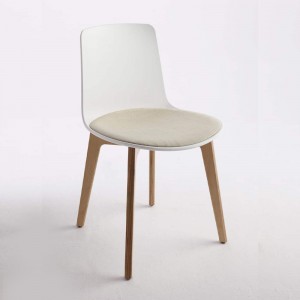 Silla moderna Lottus Wood tapizado integral de Enea. Sillas de diseño.