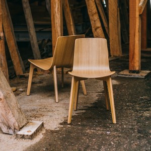 Silla moderna Lottus Wooden de Enea. Mueble de diseño nórdico.