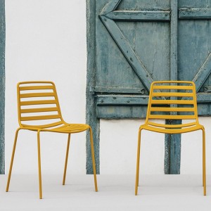 Silla de acero Street de Enea. Muebles de diseño para exteriores.