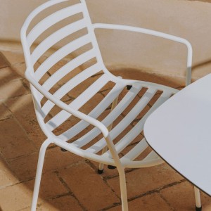 Silla de acero Street de Enea. Muebles de diseño para exteriores.