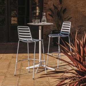 Taburete de acero Street de Enea. Mueble ideal para jardín o terrazas.