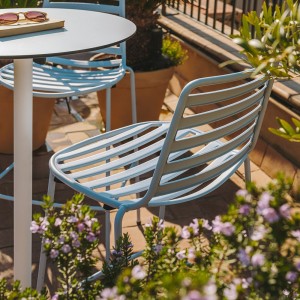 Taburete de acero Street de Enea. Mueble ideal para jardín o terrazas.