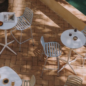 Taburete de acero Street de Enea. Mueble ideal para jardín o terrazas.