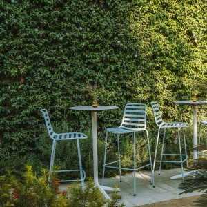 Taburete de acero Street de Enea. Mueble ideal para jardín o terrazas.