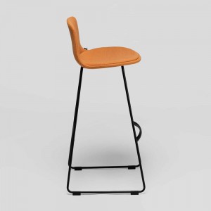 Taburete patín tapizado Lottus Enea. Mobiliario de diseño contemporáneo.