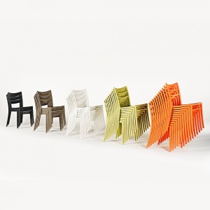 Silla Sabrina Monobloc de Casprini. Sillas modernas de diseño italiano.