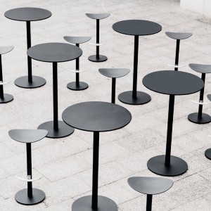 Mesa alta bar Punto de Enea. Mesas de diseño ideal para jardín o terrazas.