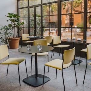 Mesa Comedor elegante Iron de Enea. Diseño para cualquier ambiente.