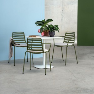 Mesa Comedor elegante Iron de Enea. Diseño para cualquier ambiente.