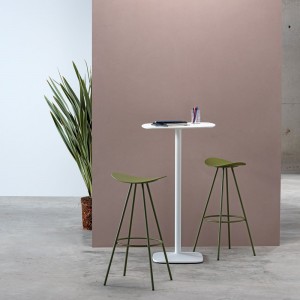 Mesa Alta elegante Iron de Enea. Diseño para cualquier ambiente.
