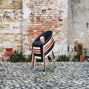 Silla Bell de Magis. Sillas apilables de polipropileno para exteriores.