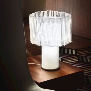 Lámpara Accordéon sobremesa de Slamp. Elegante diseño de Marc Sadler.