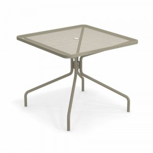 Mesa Cuadrada Cambi para exteriores de Emu. Mesas de diseño.