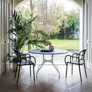 Sillón Mila Magis de polipropileno exterior. Ideal para jardín y terraza.