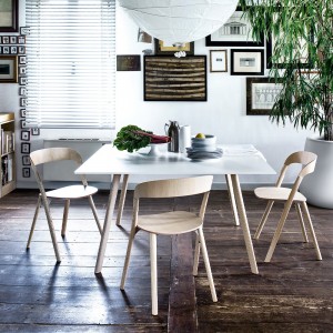 Silla Pila de Magis. Silla apilable de madera. Silla para comedor.