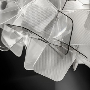 Lámpara para sobremesa Clizia bateria de Slamp. Diseño moderno e italiano.