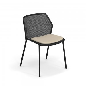 Silla Darwin para espacios exteriores de Emu. Sillas de diseño.