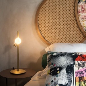 Lámpara de sobremesa Idea Table Slamp. Diseño retro, moderno y elegante.