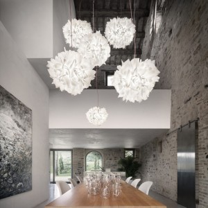 Lámpara suspendida Veli Foliage de Slamp. Diseño moderno y elegante.