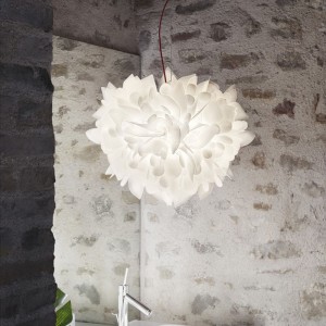 Lámpara suspendida Veli Foliage de Slamp. Diseño moderno y elegante.