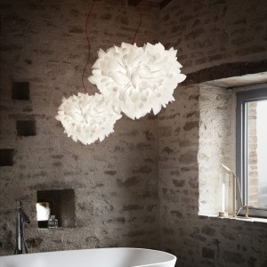 Lámpara suspendida Veli Foliage de Slamp. Diseño moderno y elegante.