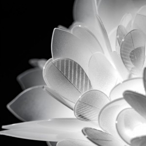 Lámpara suspendida Veli Foliage de Slamp. Diseño moderno y elegante.