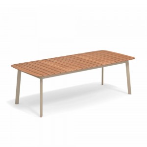 Mesa Rectangular Shine ideal para exteriores de Emu.