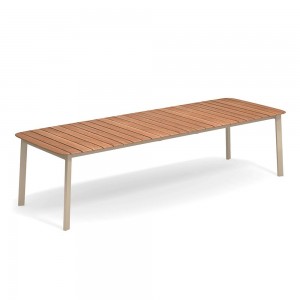 Mesa Extensible rectangular diseñada para ambientes exteriores de Emu.