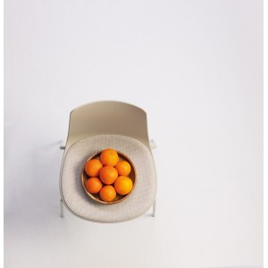 Silla asiento tapizado Lottus de Enea. Diseño ideal para oficinas.
