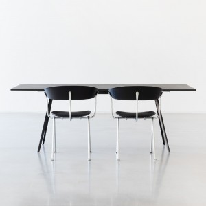 Mesa Baguette de Magis. Mesa de diseño moderno para oficinas y estudios.