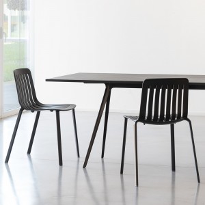 Mesa Baguette de Magis. Mesa de diseño moderno para oficinas y estudios.