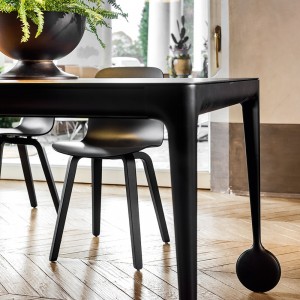 Mesa Big Will de Magis. Mesa de diseño moderno para hogares y oficinas.