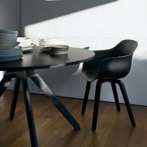 Mesa Cuckoo de Magis. Muebles y complementos de diseño contemporáneo.