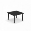 Mesa baja de diseño moderno para espacios exteriores de Emu.