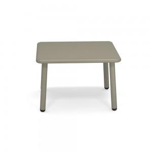 Mesa baja de diseño moderno para espacios exteriores de Emu.