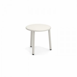 Mesa baja de diseño moderno para espacios exteriores de Emu.