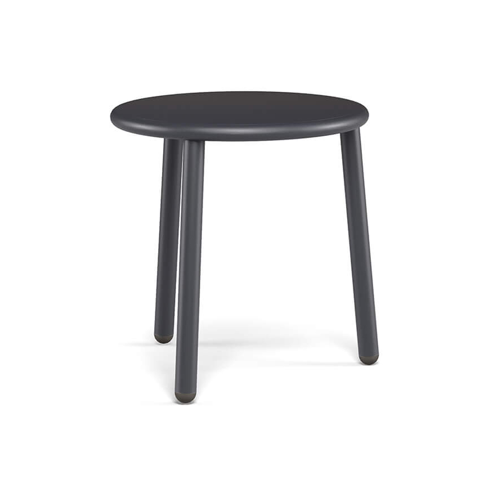 Mesa baja de diseño moderno para espacios exteriores de Emu.