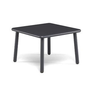 Mesa baja de diseño moderno para espacios exteriores de Emu.
