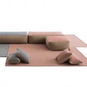 Cojín cuadrado Raw Blue de GAN. Alfombras modernas.