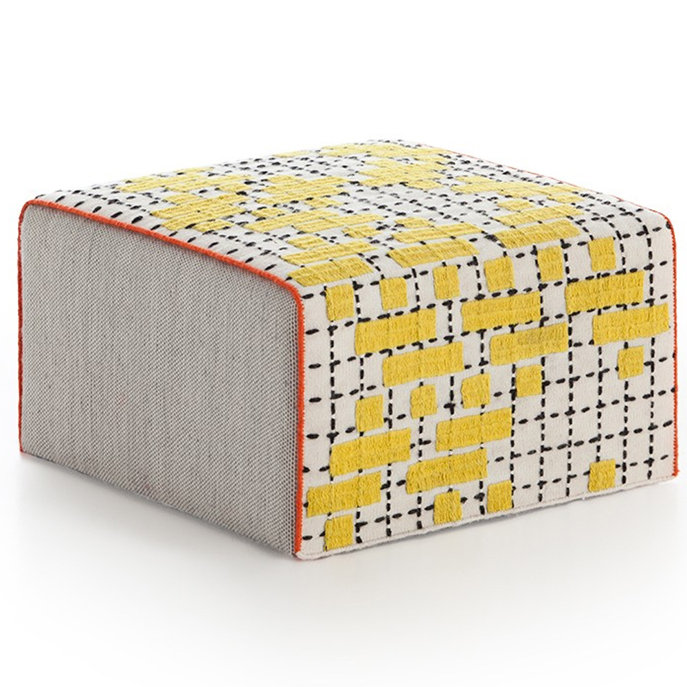 Puf Small Bandas C Yellow de GAN. Puf pequeño de sistema modular para el hogar.