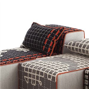 Cojín Bandas D Black de GAN. Colección de alfombras y cojines modernas.