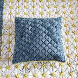 Cojín Silai cuadrado Light grey-blue de GAN. Alfombras modernas.