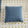 Cojín Silai cuadrado Light grey-blue de GAN. Alfombras modernas.