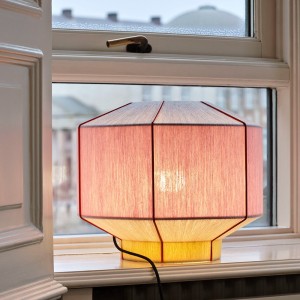Lámpara Bonbon de sobremesa de HAY. Diseño moderno de iluminación para el hogar.