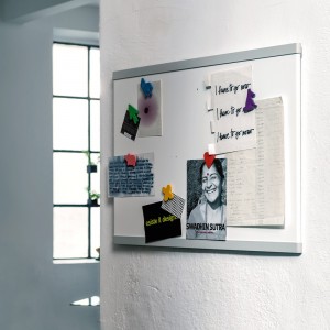 Tablero Memo de Magis.  Complementos de diseño contemporáneo para hogar.