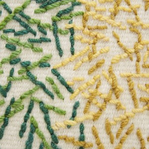 Alfombra diseño Backstitch Calm Green de GAN. Alfombras de lana modernas.