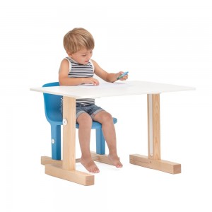 Mesa Infantil Little Big magis ideal para habitaciones de juegos infantiles.