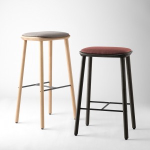 Taburete Bisell madera tapizado de Treku. Descubre el nuevo taburete Bisell de Treku